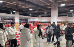 <b>不只为企业供了“去库存、拓客户、省现金、降</b>